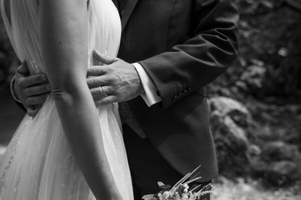 Reportaje de boda en Moli l'Abad Boda en Molí l’Abad: una celebración entre naturaleza, emoción y fiesta en la Tinença de Benifassà