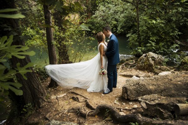 Reportaje de boda en Moli l'Abad Boda en Molí l’Abad: una celebración entre naturaleza, emoción y fiesta en la Tinença de Benifassà